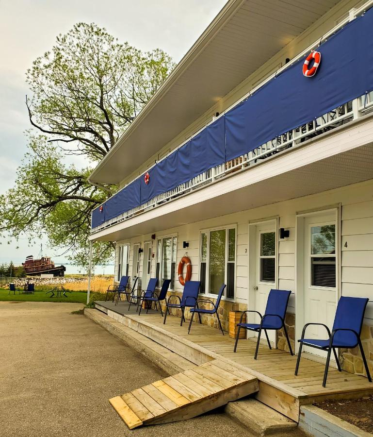 Les Petits Studios Du Bord De L'Eau Saint-Joseph-de-la-Rive Экстерьер фото